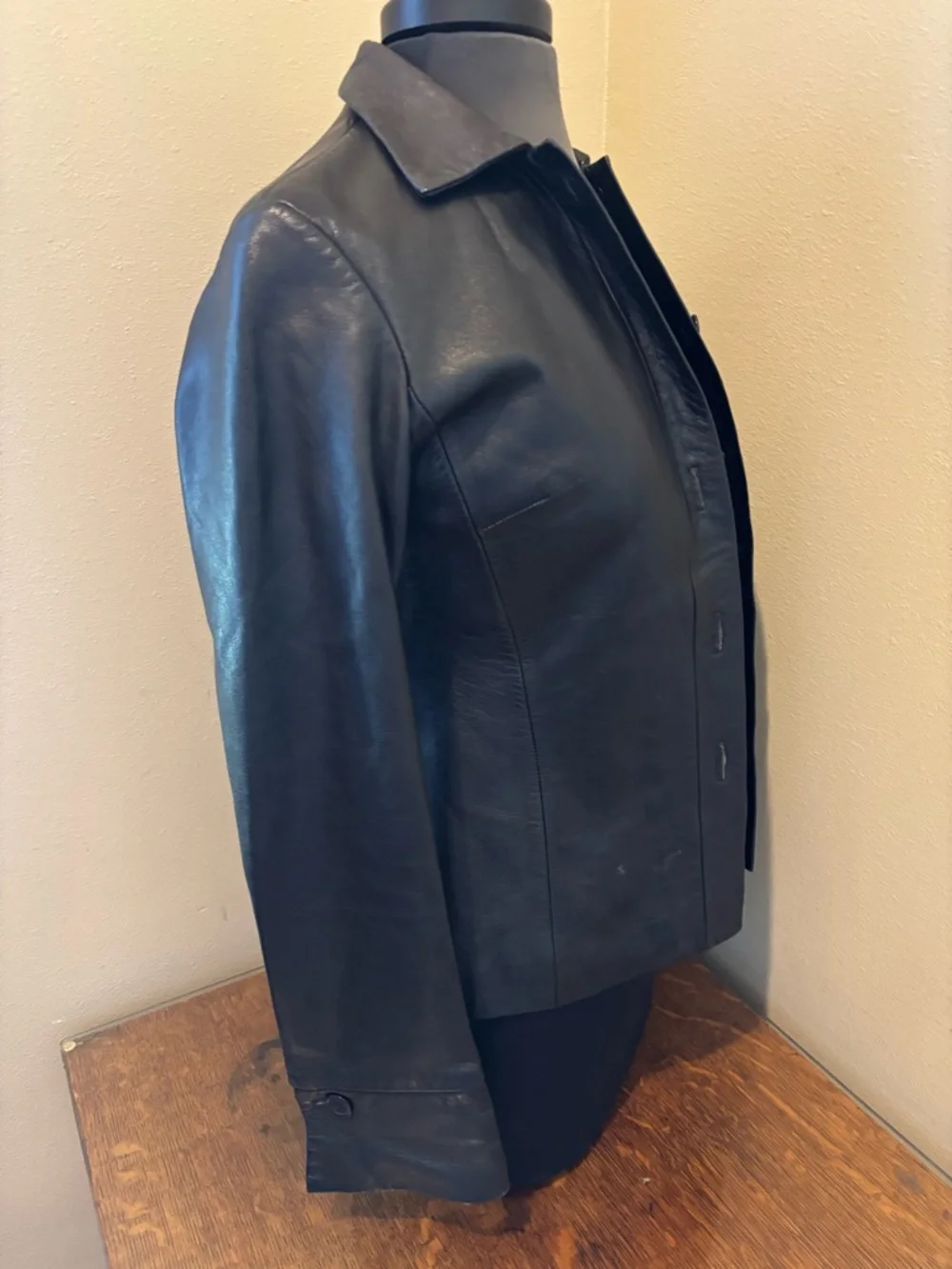 BCBGMaxAzria Black Genuine Leather Button-Front Jacket, Classic Style! Size 2